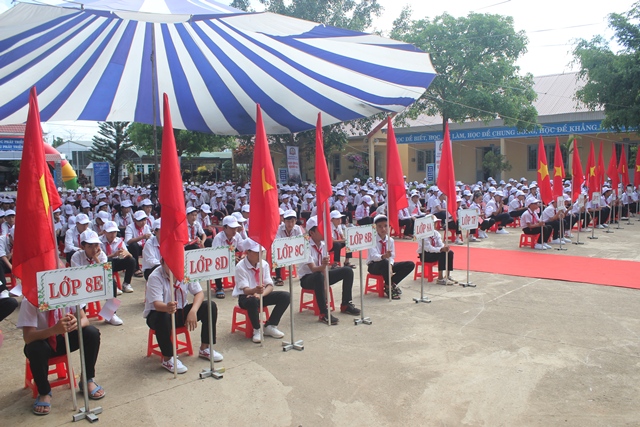 Trường THCS Nguyễn Bỉnh Khiêm: Đón nhận Bằng công nhận trường đạt chuẩn quốc gia