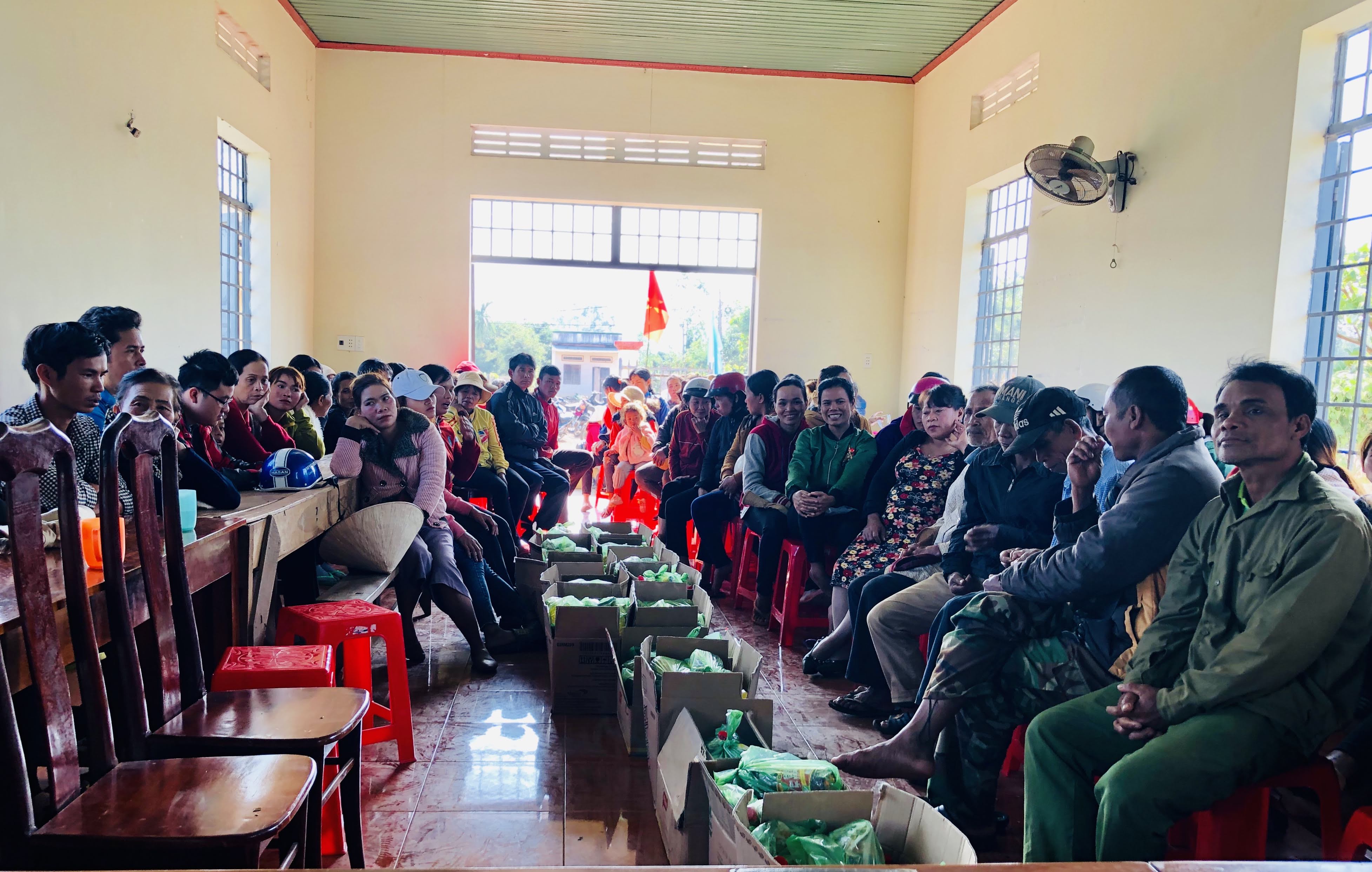 UBND xã Ea Nuôl tổ chức cho các buôn ĐBDTTS đón tết vui xuân Kỷ Hợi năm 2019 - chăm lo đời sống cho người nghèo và các đối tượng chính sách (04/02/2019; 20:20)