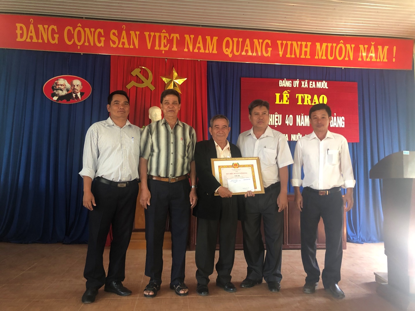 LỄ TRAO HUY HIỆU 40 NĂM TUỔI ĐẢNG (21/02/2019; 17:00)