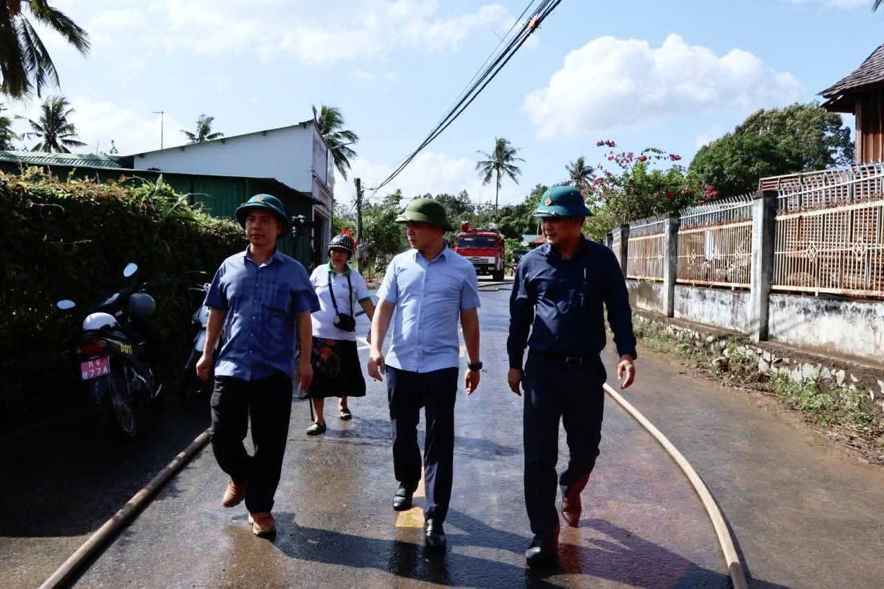 BUÔN ĐÔN TẬP TRUNG KHẮC PHỤC HẬU QUẢ SAU NGẬP LỤT.