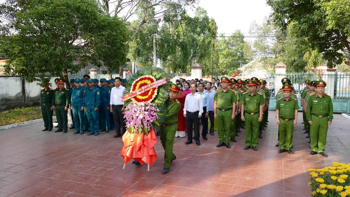 Xã Buôn Đôn tổ chức chào cờ và gặp mặt đầu xuân 2026