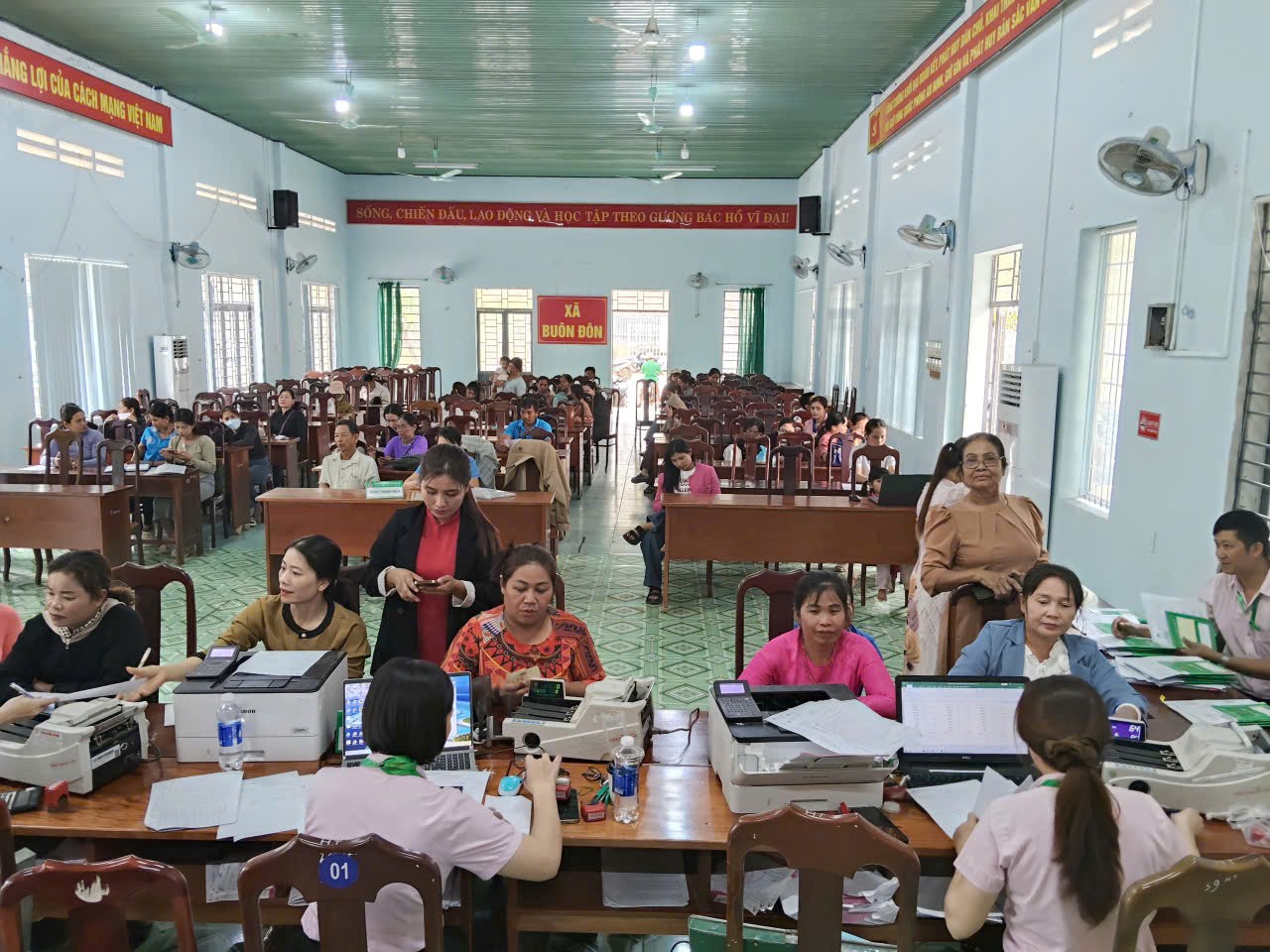 Hội Phụ nữ xã Buôn Đôn giúp cho hơn 500 hội viên vay nguồn vốn ủy thác từ Ngân hàng Chính sách xã hội (NHCSXH)