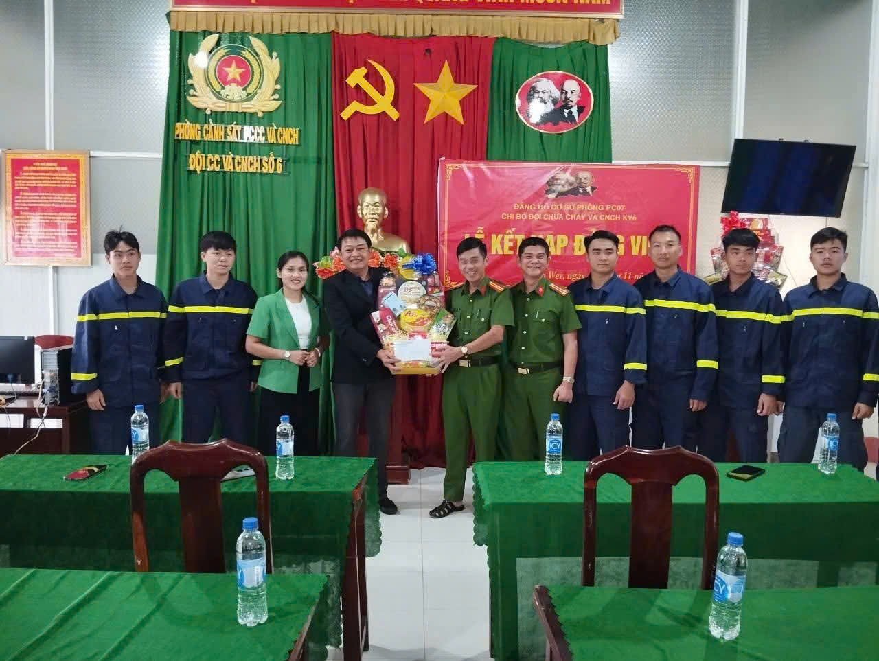 z7499353021211_be6168c057da8083ccb044364e0b4a0c