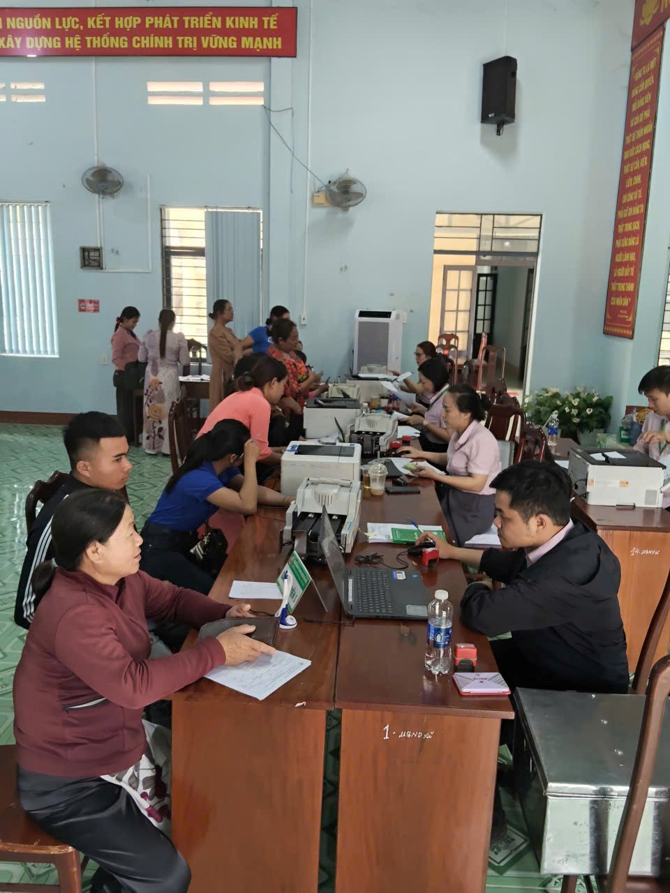 Điểm giao dịch xã: cầu nối giữa Ngân hàng chính sách xã hội (NHCSXH) với hộ nghèo và các đối tượng chính sách